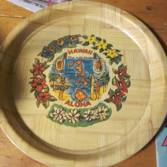 Vtg  Handwoven bamboo Hawaii tray festive souvenir tray cottage core decor - Picture 1 of 3